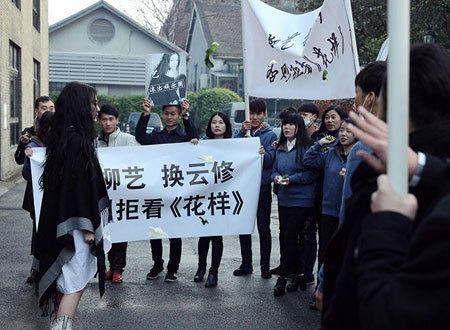 不择手段!星座女星为出名当众脱裤子_腾讯网触