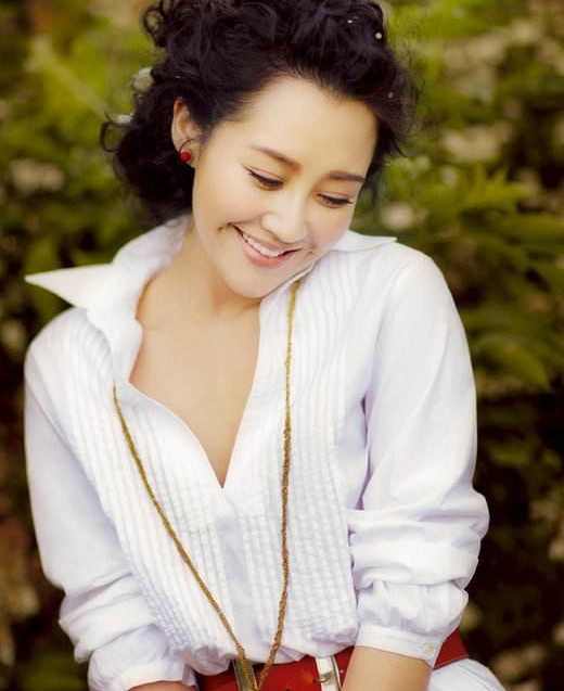 48岁的许晴至今不结婚,是因为拍照太大胆,网友:果然很