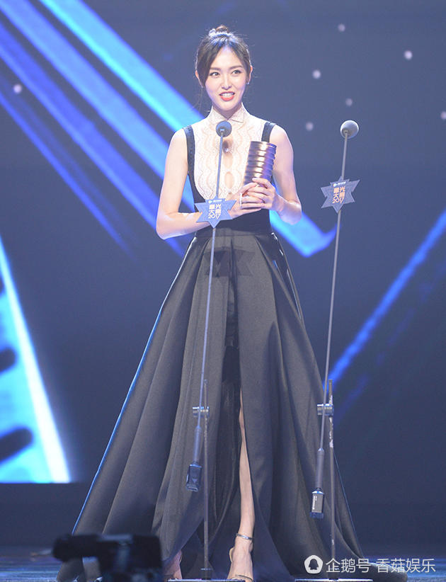 杨幂唐嫣星光大赏零互动闹掰?杨幂这样回应