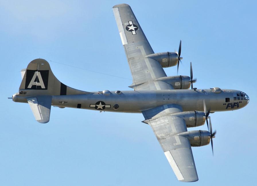 b-29 "超级空中堡垒"重型轰炸机  厂商:波音    价格:6 2.