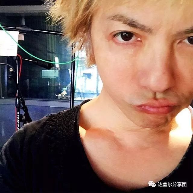 "40代艺人的奇迹素颜"哪里有快50岁的大叔还这么可爱的
