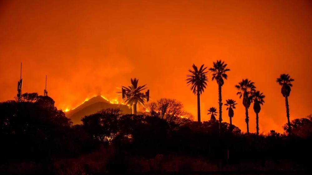 人们通过Snapchat来绘制南加州大火蔓延地图