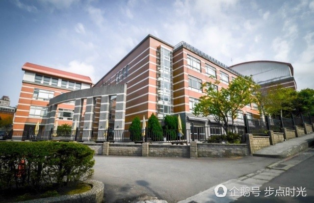 周杰伦被曝为女儿小周周幼儿园探路,一学期学