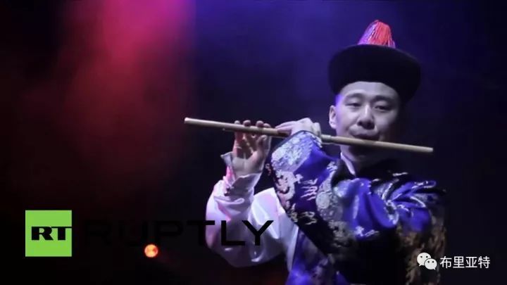 1.蒙古笛子演奏长调的传统方法-闭气式,在2011年