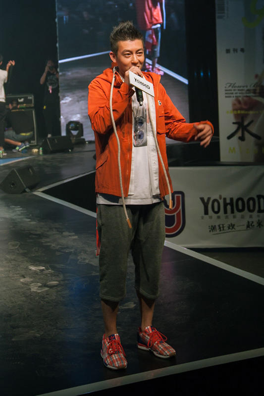 陈冠希说唱 嘻哈穿着