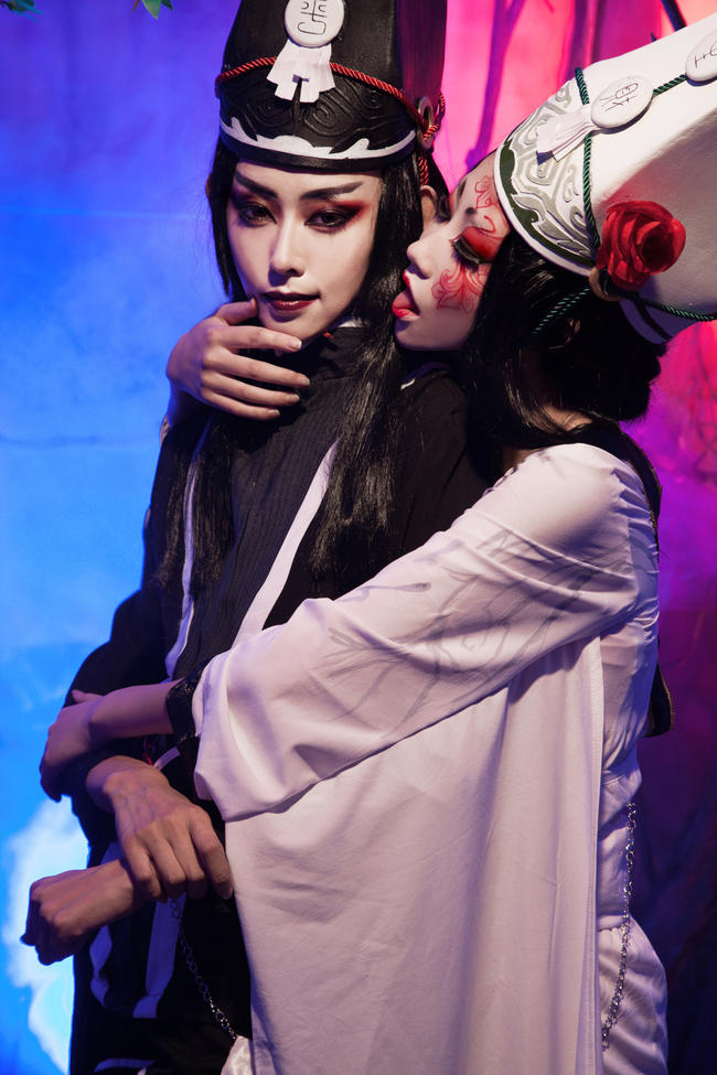 妖娆<em>兄妹</em>COS<em>黑白无常</em> 画面太美已经醉了