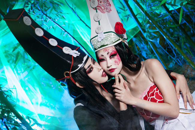 妖娆<em>兄妹</em>COS<em>黑白无常</em> 画面太美已经醉了