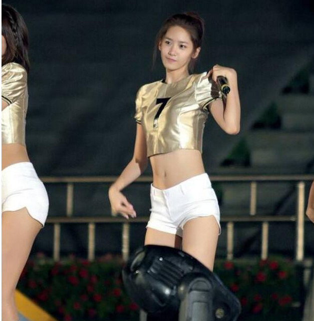 林允儿,韩国知名女歌手,是"少女时代"成员之一