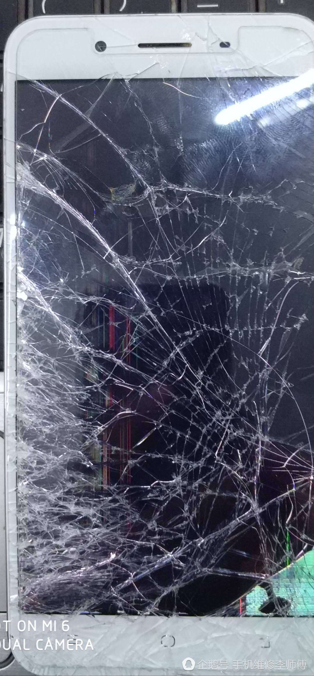 刚买半个月的vivoy66手机屏幕被车轧碎了 自己动手暴力拆卸换屏