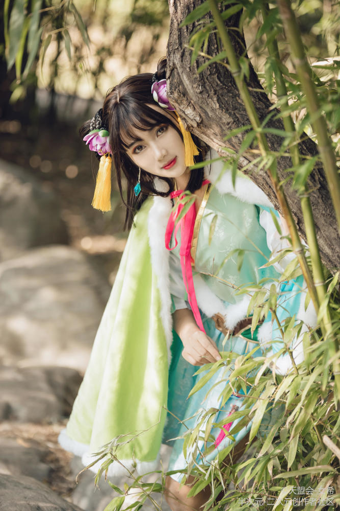 三国杀孙鲁育cos 古风萝莉 若芙蓉妆容色润自天成 清纯美!
