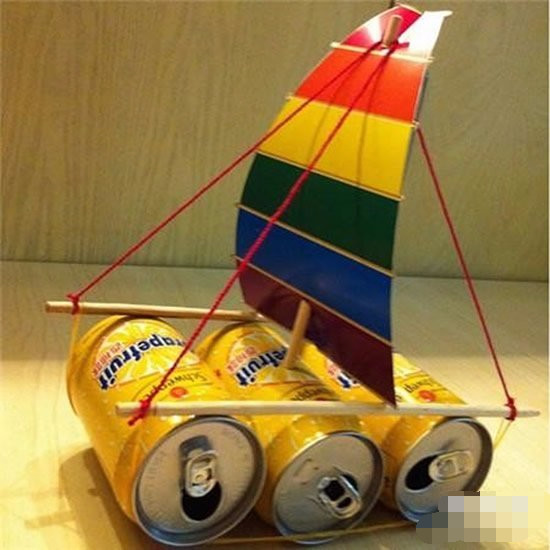 易拉罐和一次性筷子制作帆船,真的可以漂浮在水面上哦!