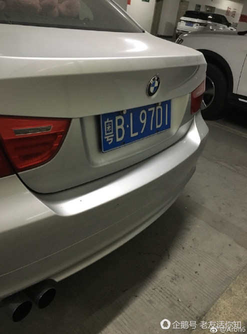 深圳一寶馬司機太粗心 網友替你捏把汗