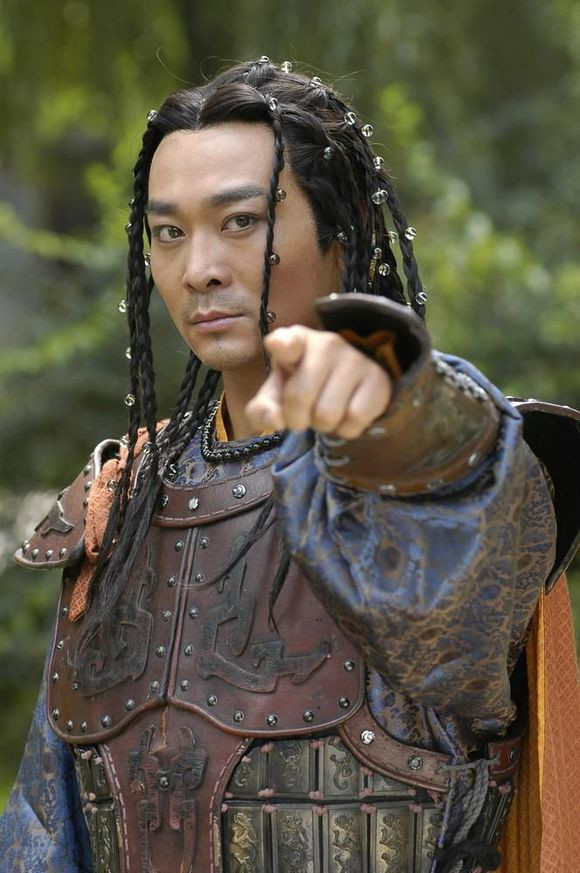 某些人认为的"商朝人发型" 不少人因为"辫发",就将殷商认定为是东北