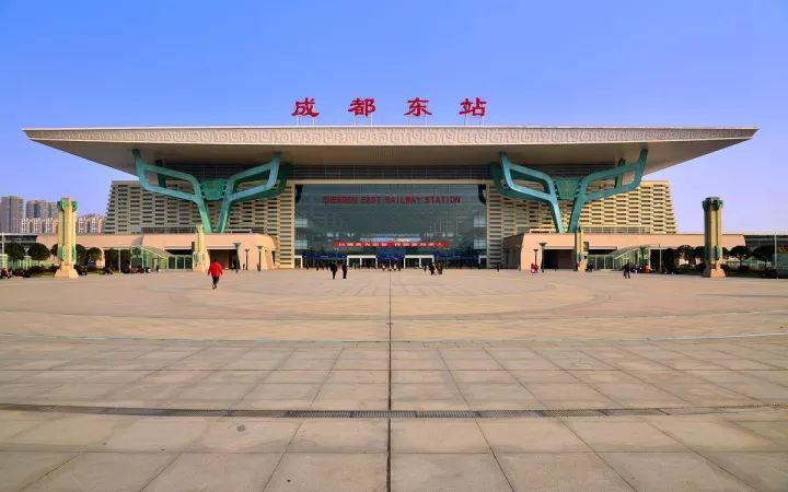 现在,成都东站是国内六大枢纽客站之一,也是中西部最大的铁路客运站之