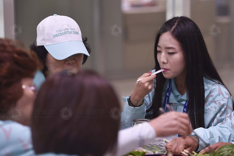 亚运志愿者的一天 韩国美女钟爱阳光男孩