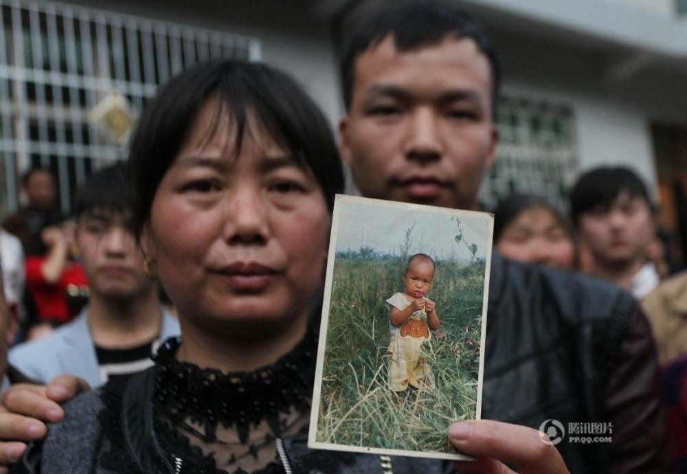 男孩3岁从亲妈怀里被抢走 19年后回家