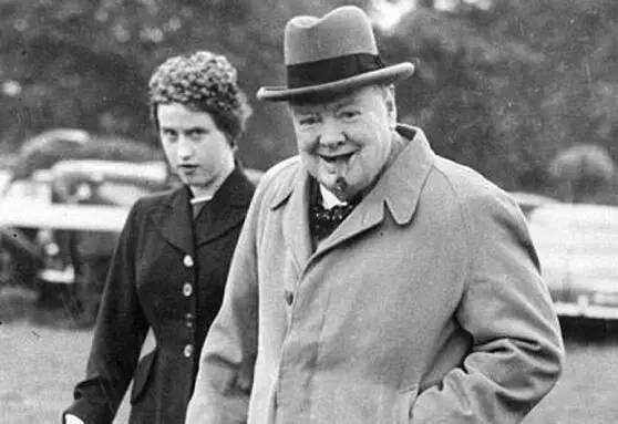 错认父亲!英国大主教是隔壁老王儿子?