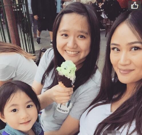 奥莉妈妈怀二胎肚大如球 据说看肚子形状能猜