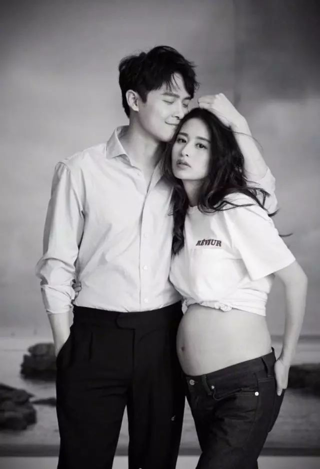 43岁蒋勤勤怀二胎拍时尚大片,贵圈的妈妈们最