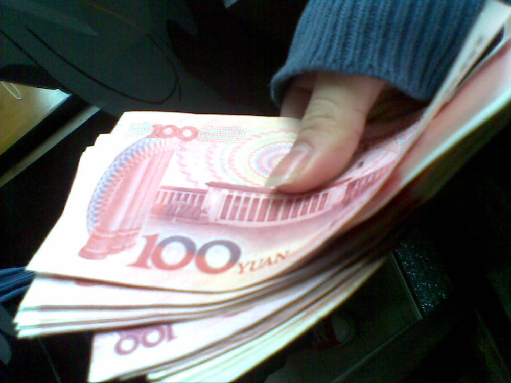 丈夫赚钱不给妻子花算家暴?