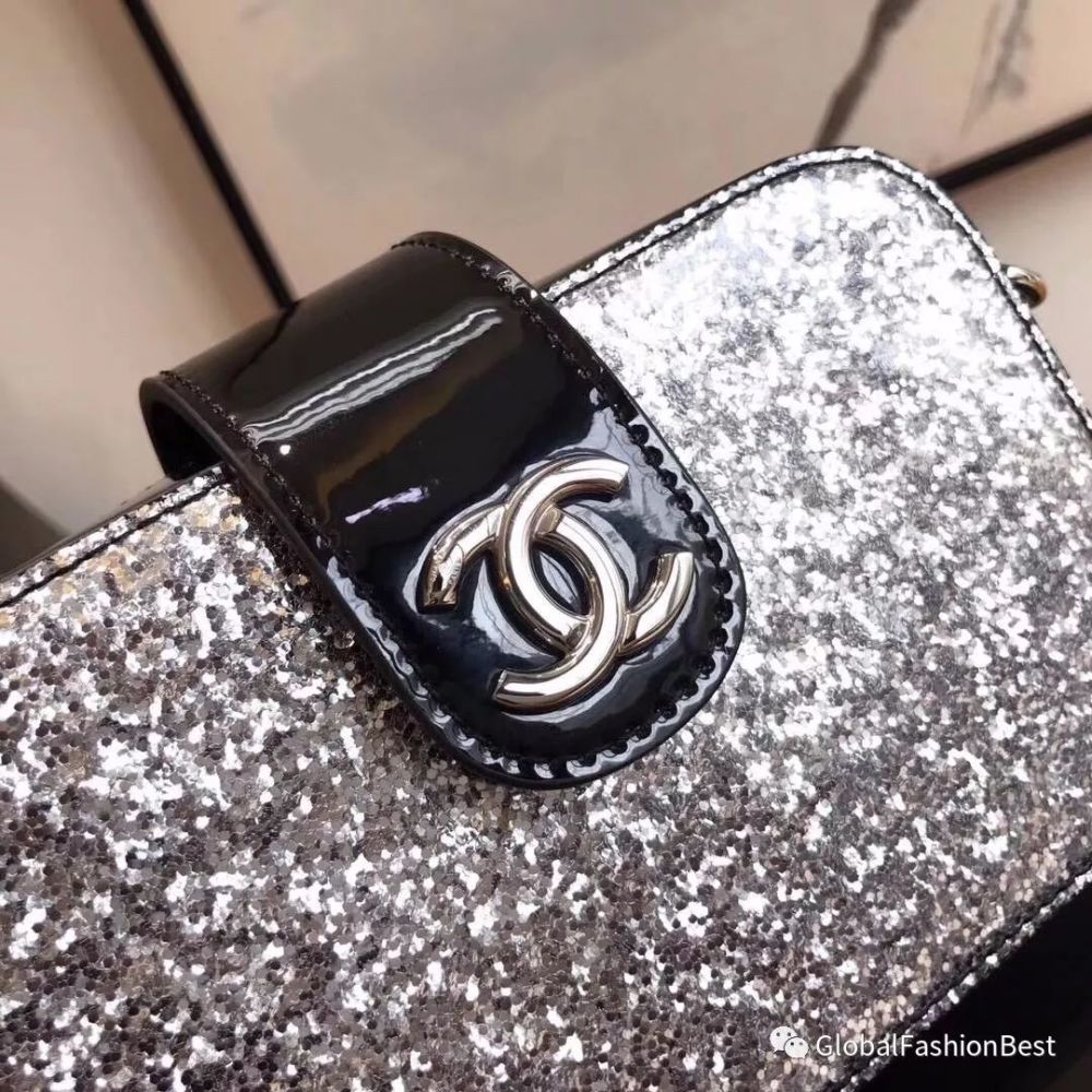 Chanel 香奈儿 秋冬限量新款链条包 漆皮搭配亮