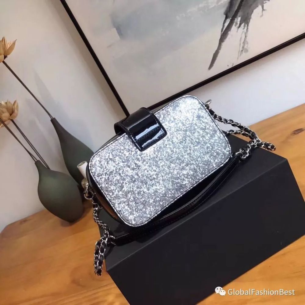 Chanel 香奈儿 秋冬限量新款链条包 漆皮搭配亮
