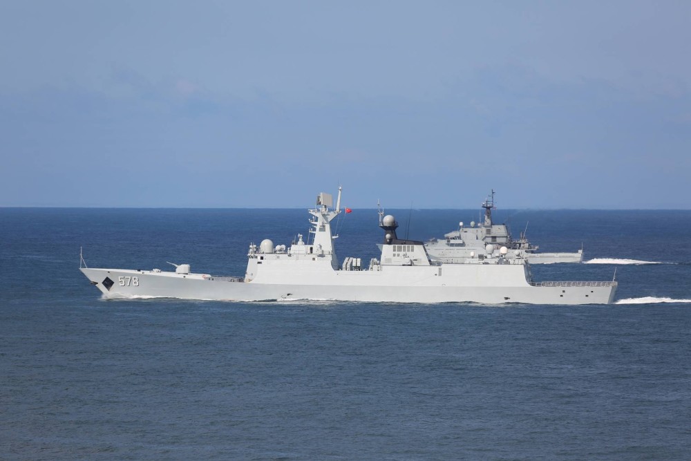 中国海军战舰穿越英吉利海峡,这场面太帅了