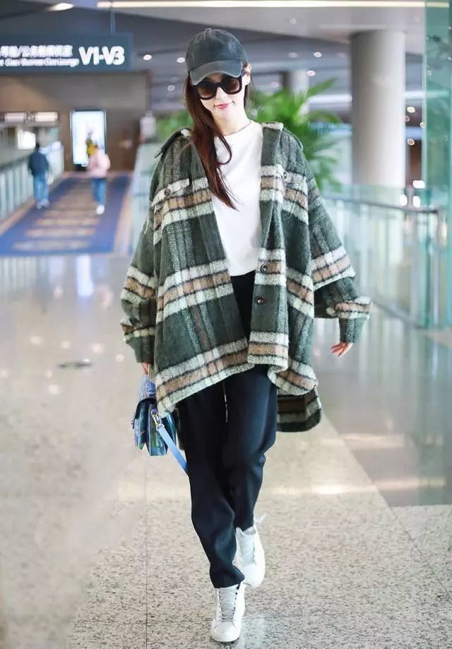 同款格子大衣,吴昕穿成唐嫣买家秀!张雪迎显老