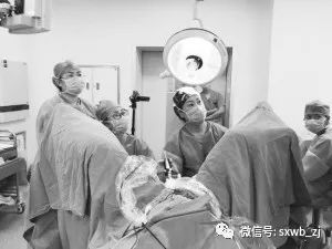 小伙子胃里长瘤子,在绍兴市人民医院做切除手