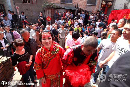 高头大马娶新娘,冯巩徒弟大婚好热闹