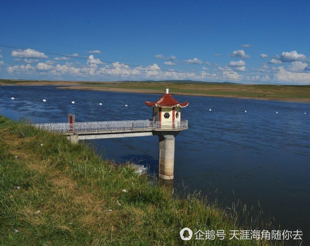 旅游风光:玛曲为藏语,意思是"孔雀河",以黄河第一弯而