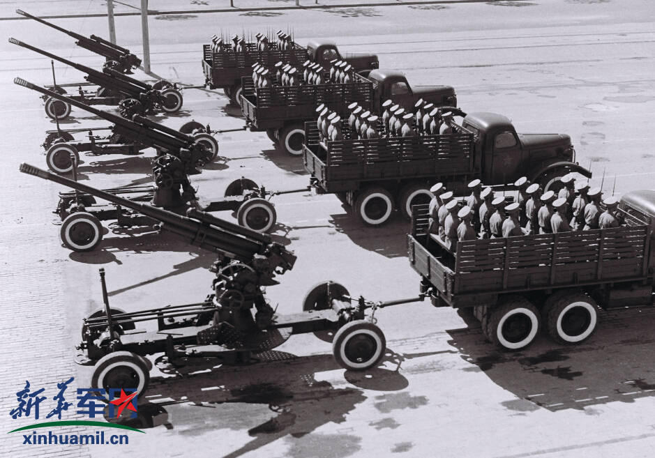 经典!新中国最初10年国庆阅兵回顾