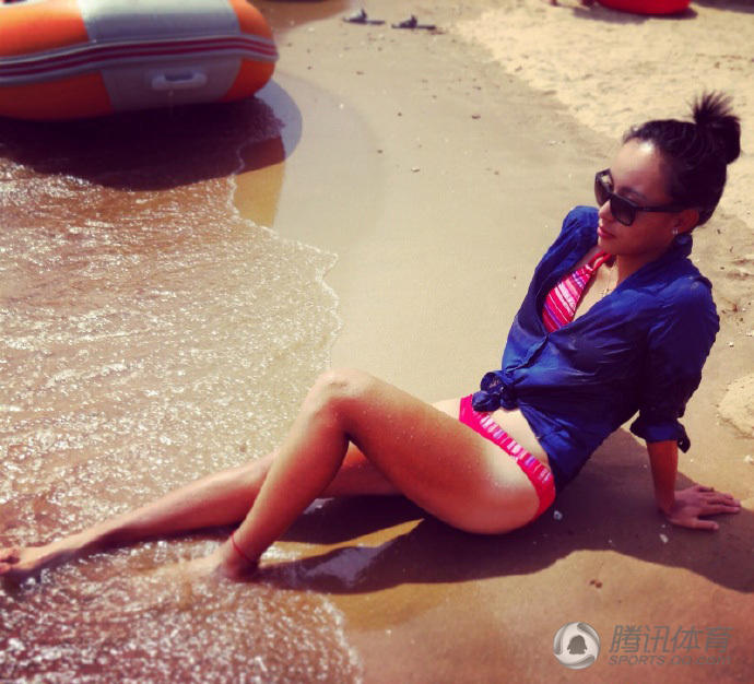 小花王蔷亚运夺冠 海量私照秀长腿美颜