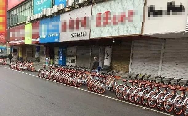 鄂州共享单车泛滥成灾,随意乱停,阻碍交通,影响
