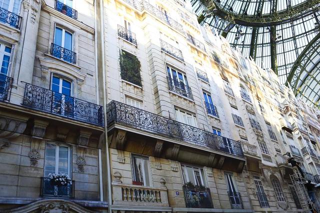 Chanel把街道搬进秀场