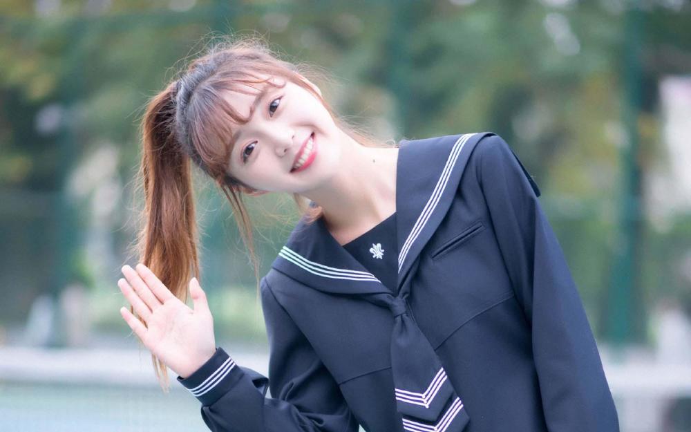 清纯唯美的长发美女,jk制服干净迷人,散发着浓浓的文艺气息很漂亮