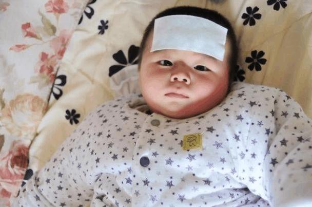 冬天宝宝突然发烧怎么办,4招教你快速应对