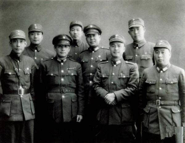 他是战场上最帅将军,曾经因杀妻案坐过牢,日本鬼子见他就跑
