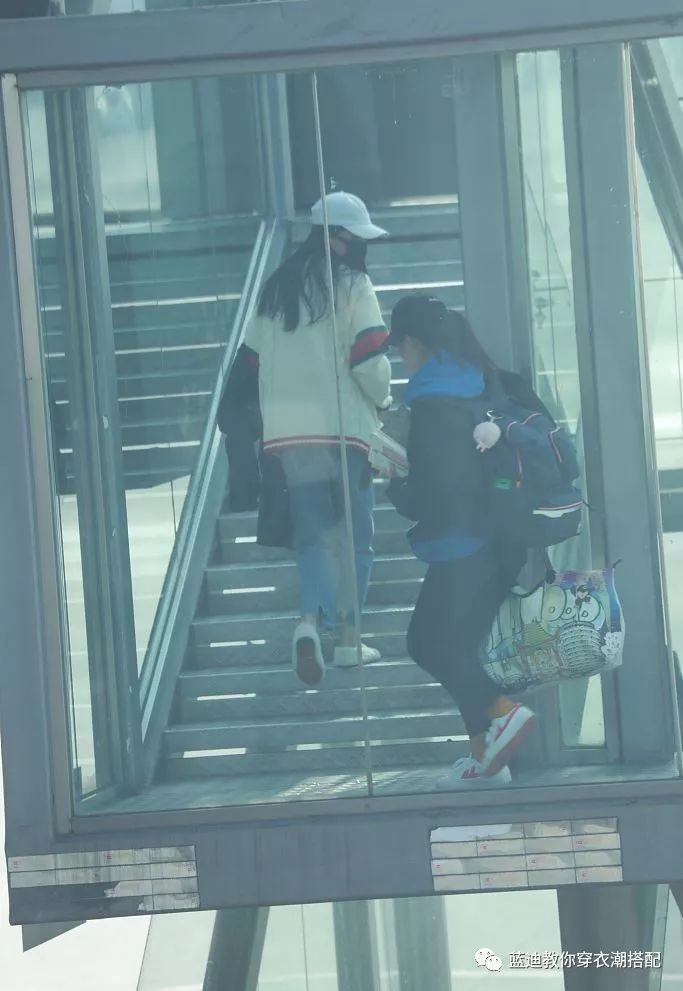 杨幂&张雪迎&杨采钰机场私服,杂志街拍内页