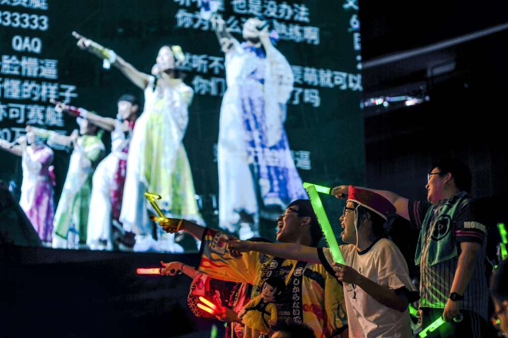企鹅娘吐槽：你最想要哪位日本偶像的亲笔签名呢？