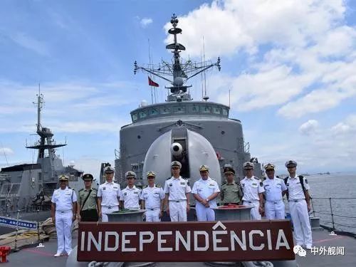 中国军事代表团出访巴西参观巴海军舰艇