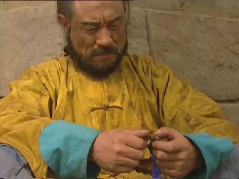 雍正王朝:年羹尧看到李卫,扔下佛珠,为何没看圣旨就仰