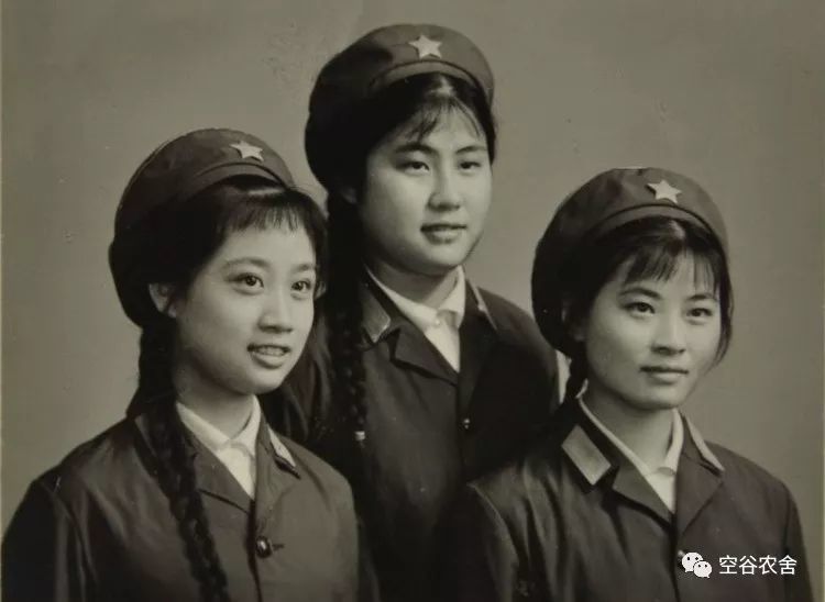 曾经的芳华:六七十年代的中国女兵之美
