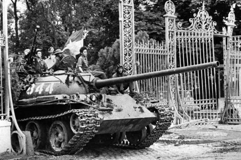 开国少将越战中,坦克不敢坐,指挥车不敢坐,徒步