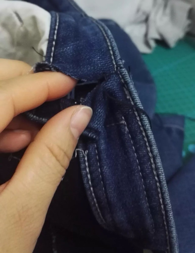 弹力牛仔裤腰大了?试试这样改小