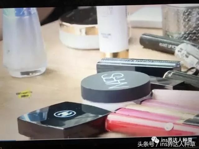 谭松韵公开了自用的化妆品,可是这瓶精华到底