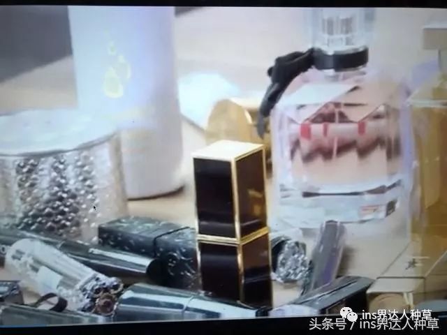 谭松韵公开了自用的化妆品,可是这瓶精华到底