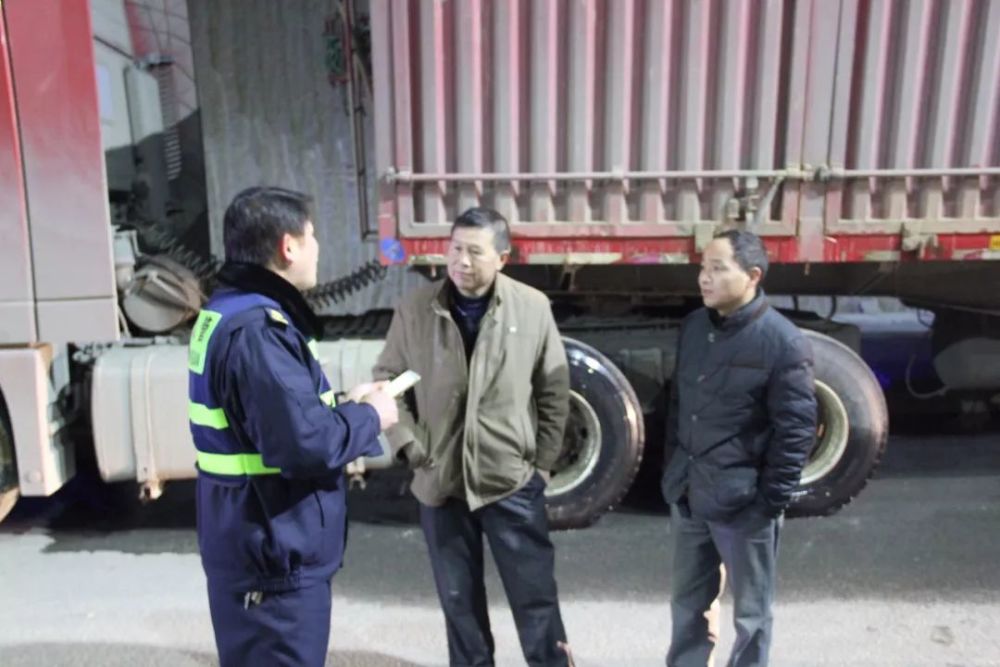 接群众投诉,岳西公安交警、城管执法局雷霆出