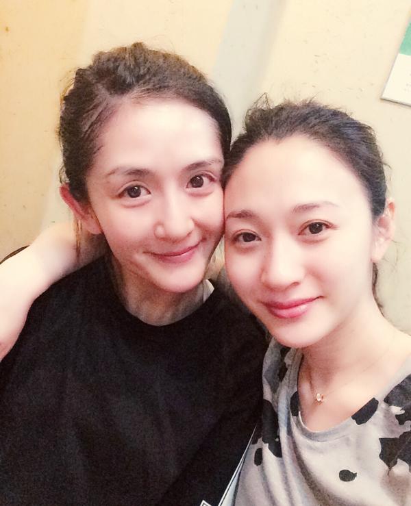 谢娜烟熏妆撞脸杨幂李小冉