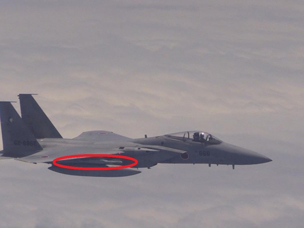 日本F15欲干扰中国军机未果,反遭解放军苏30